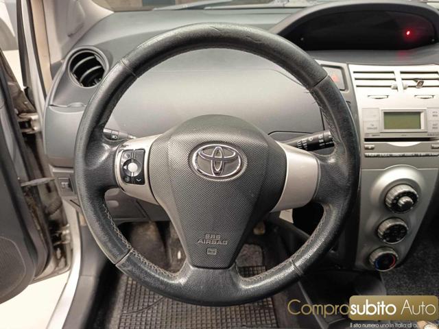 TOYOTA Yaris usata 17