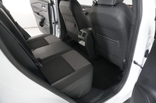 NISSAN Qashqai usata, con Controllo automatico clima