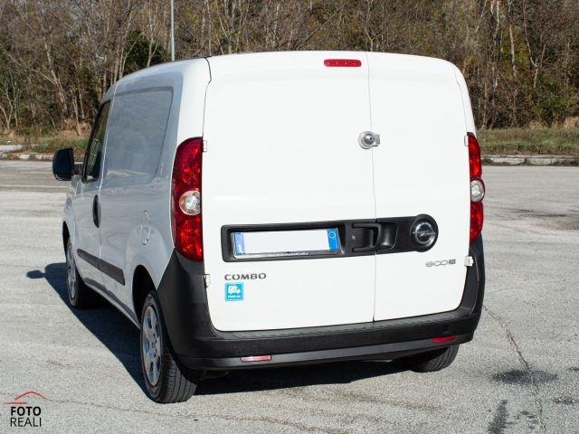 OPEL Combo usata, con Chiusura centralizzata