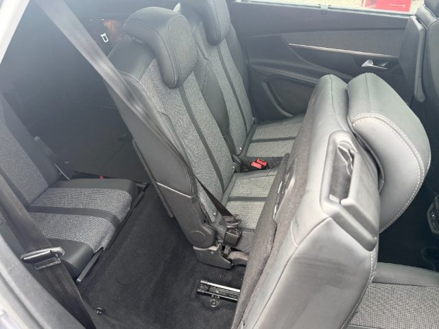 PEUGEOT 5008 usata, con Sistema di navigazione