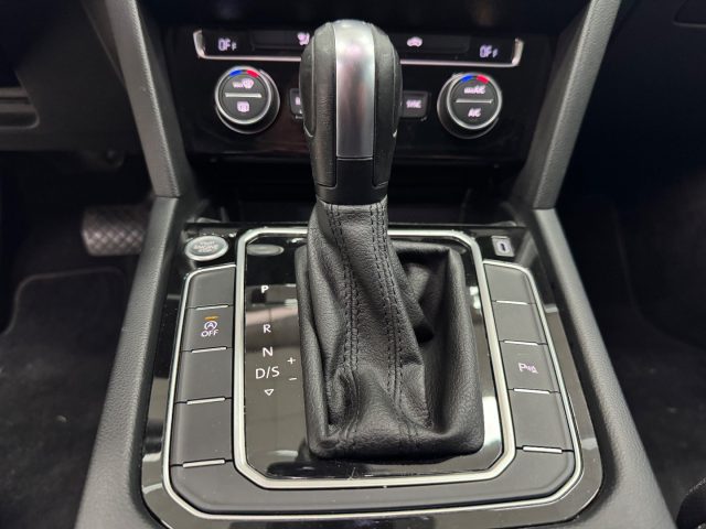 VOLKSWAGEN Passat Variant usata, con Touch screen