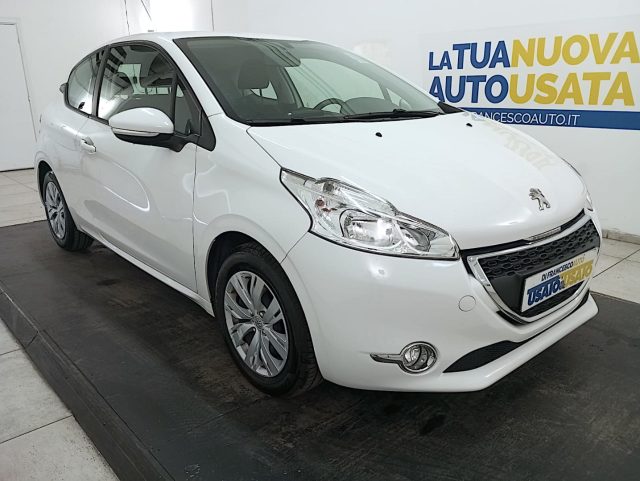 PEUGEOT 208 usata, con Sedile posteriore sdoppiato
