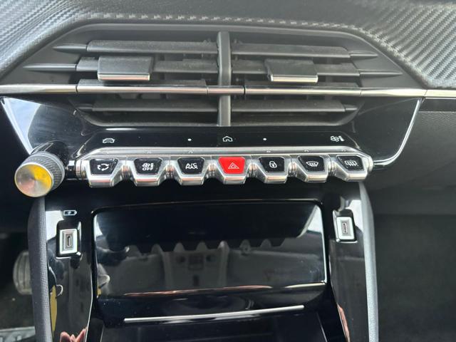 PEUGEOT 208 usata, con Sedile posteriore sdoppiato