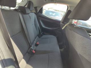 TOYOTA Yaris usata, con Sedile posteriore sdoppiato
