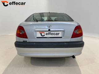 TOYOTA Avensis usata, con Autoradio