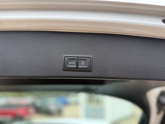 AUDI Q2 usata, con Airbag testa