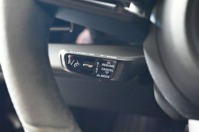 PORSCHE Taycan usata 50