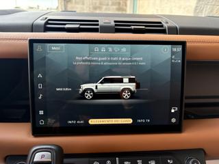 LAND ROVER Defender usata, con Leve al volante
