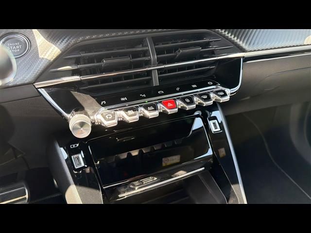PEUGEOT 2008 usata, con Volante in pelle