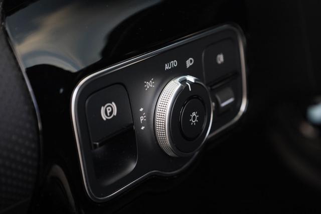 MERCEDES-BENZ CLA 220 usata, con Sedili riscaldati