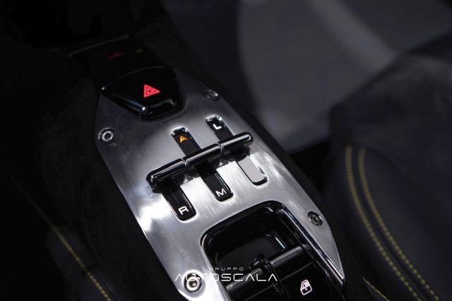 FERRARI SF90 usata 29