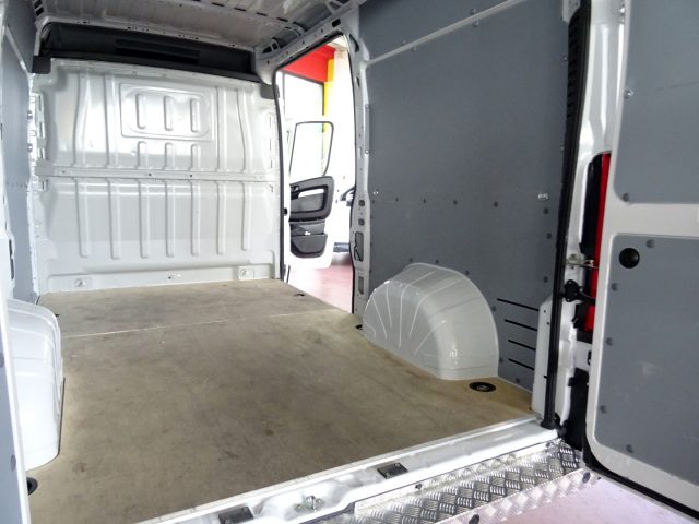 PEUGEOT Boxer usata, con Servosterzo