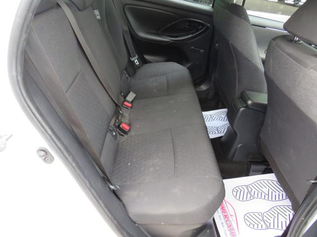 TOYOTA Yaris usata 23