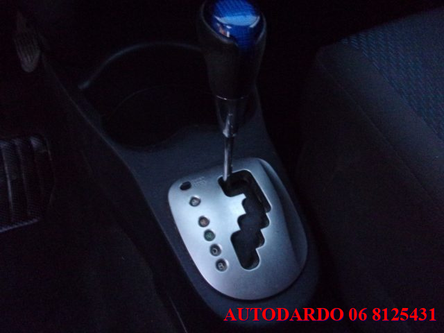 TOYOTA Yaris usata 16