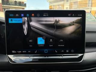 VOLKSWAGEN Golf usata, con Touch screen
