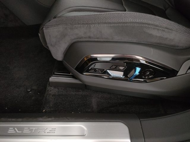 LOTUS Eletre usata, con Touch screen