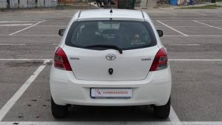 TOYOTA Yaris usata, con Autoradio