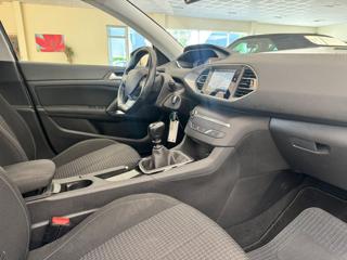 PEUGEOT 308 usata, con Autoradio