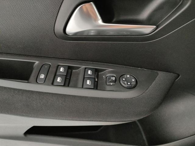 PEUGEOT 208 usata, con Volante in pelle