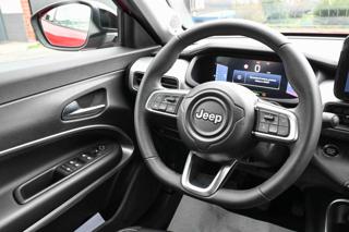 JEEP Avenger usata, con Volante in pelle