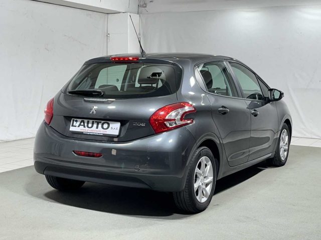 PEUGEOT 208 usata, con Autoradio