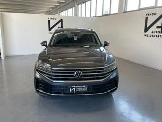 VOLKSWAGEN Touareg usata, con Airbag
