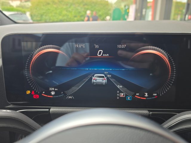 MERCEDES-BENZ GLA 200 usata, con Autoradio digitale