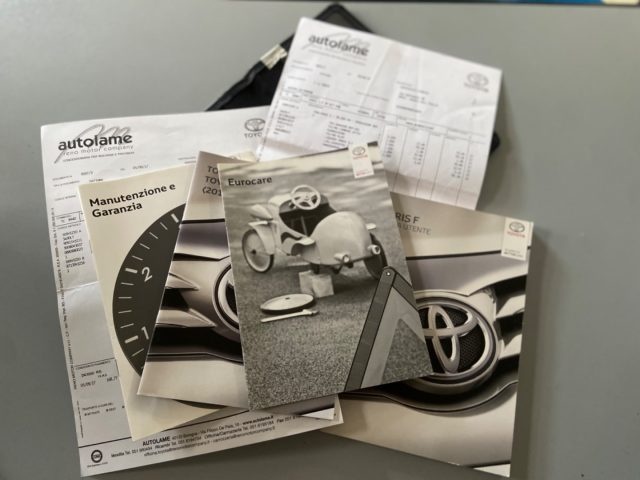 TOYOTA Yaris usata 20