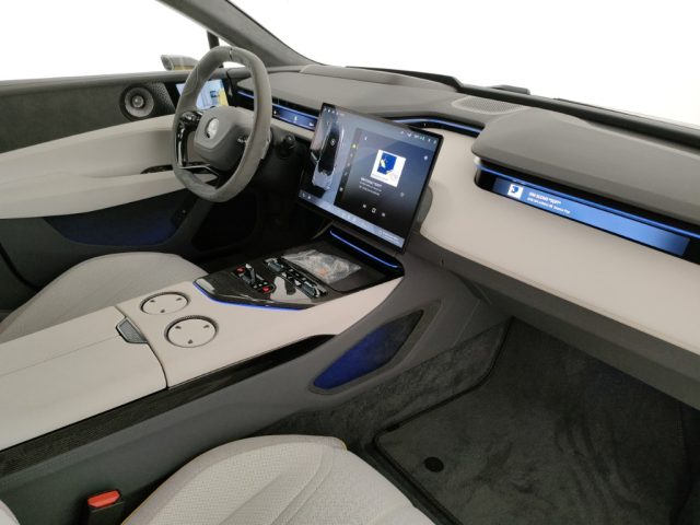 LOTUS Emeya usata, con USB