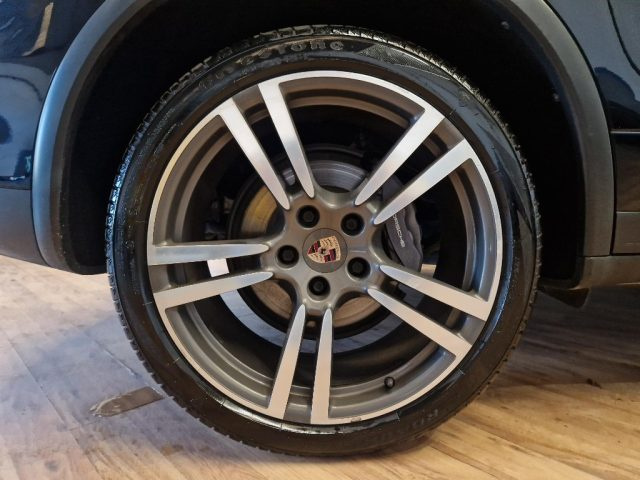 PORSCHE Cayenne usata, con Autoradio