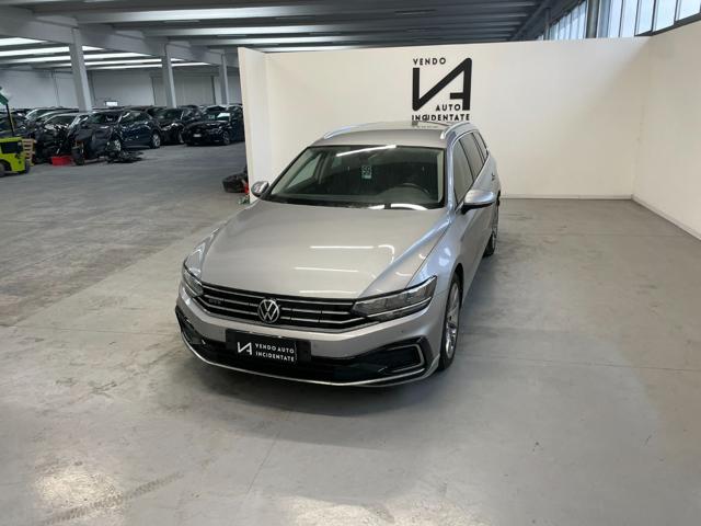 VOLKSWAGEN Passat Variant usata, con Airbag laterali