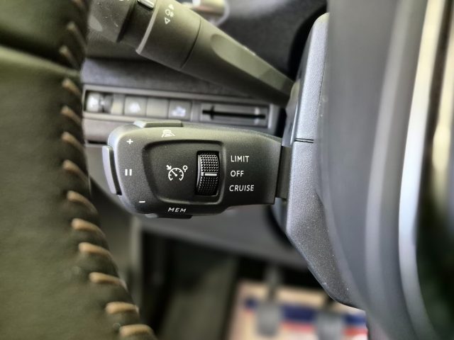 PEUGEOT 5008 usata, con Touch screen