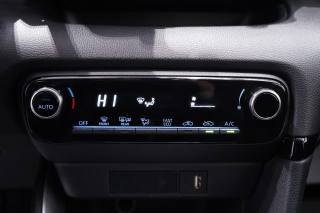 TOYOTA Yaris usata, con Fari LED