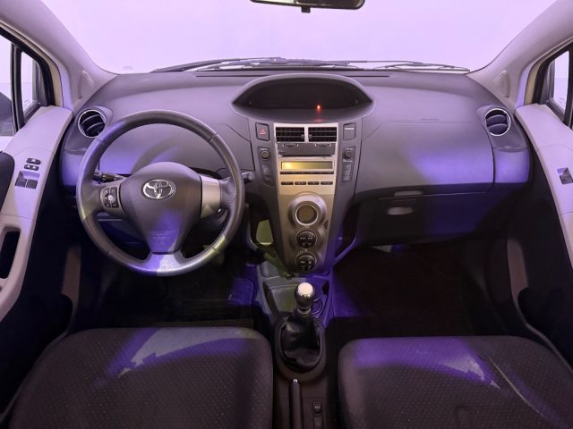TOYOTA Yaris usata 12