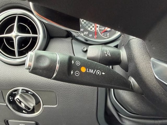 MERCEDES-BENZ SLC 300 usata, con USB