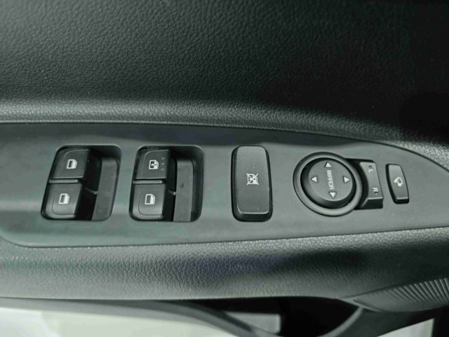 KIA Stonic usata, con Autoradio digitale