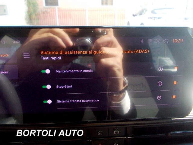 JEEP Avenger usata, con USB