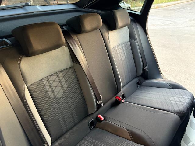 VOLKSWAGEN Taigo usata, con USB