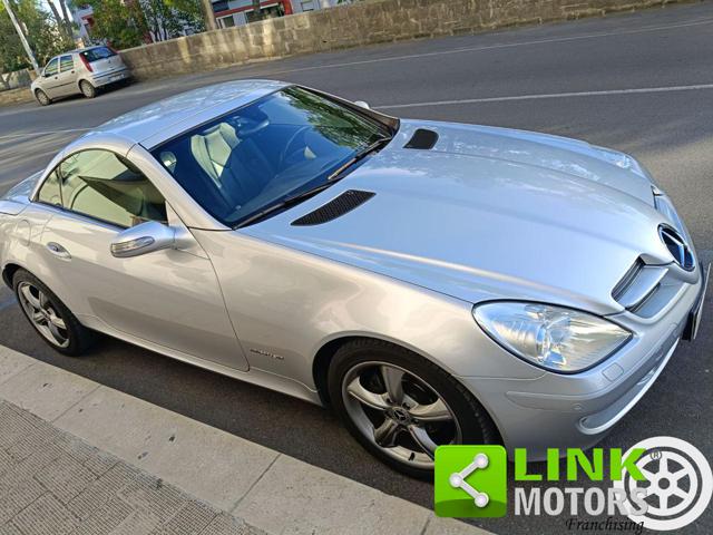 MERCEDES-BENZ SLK 200 usata, con Telecamera per parcheggio assistito