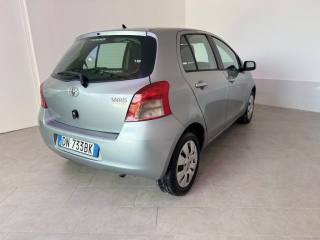 TOYOTA Yaris usata 9