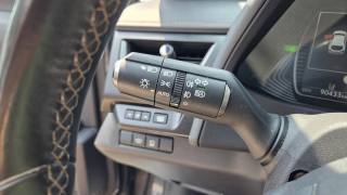 LEXUS UX 250h usata, con USB