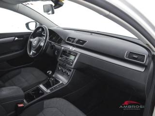 VOLKSWAGEN Passat usata 11