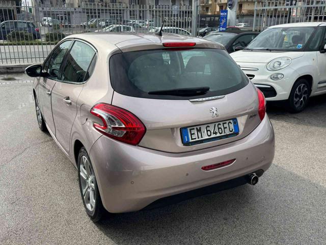 PEUGEOT 208 usata, con Autoradio