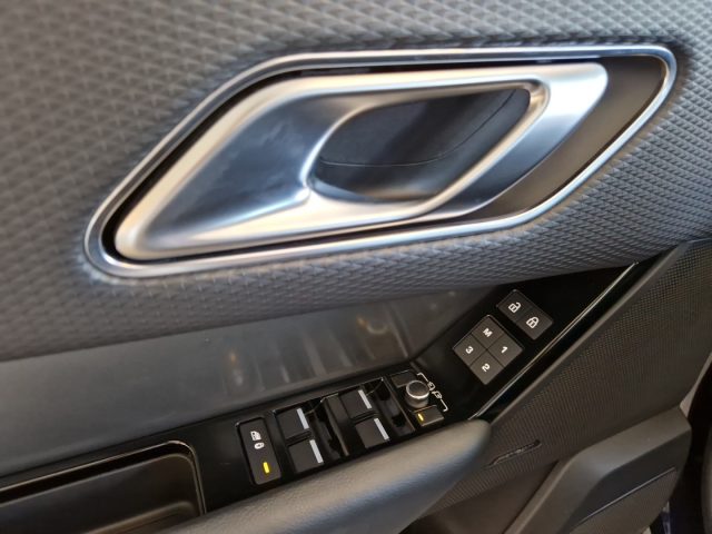 LAND ROVER Range Rover Velar usata, con Leve al volante