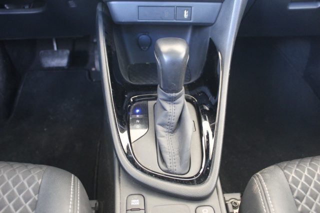 TOYOTA Yaris usata, con Autoradio digitale