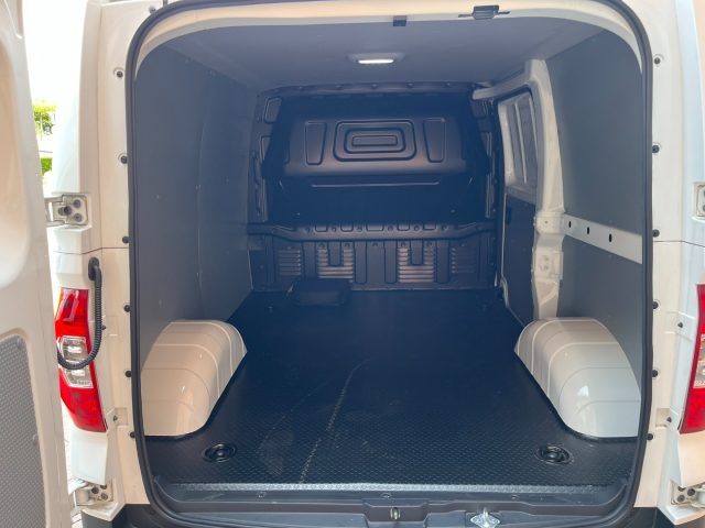 MAXUS eDeliver 3 usata, con Volante multifunzione