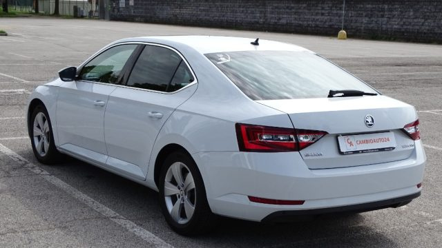 SKODA Superb usata, con Alzacristalli elettrici