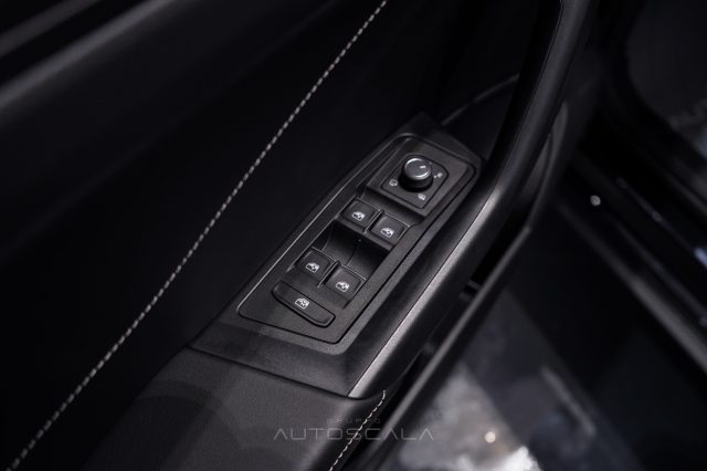 VOLKSWAGEN T-Roc usata, con Controllo automatico clima