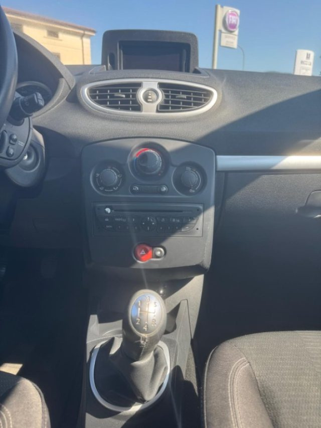 RENAULT Clio usata, con Specchietti laterali elettrici