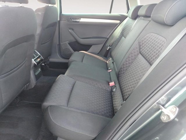 SKODA Superb usata, con Park Distance Control